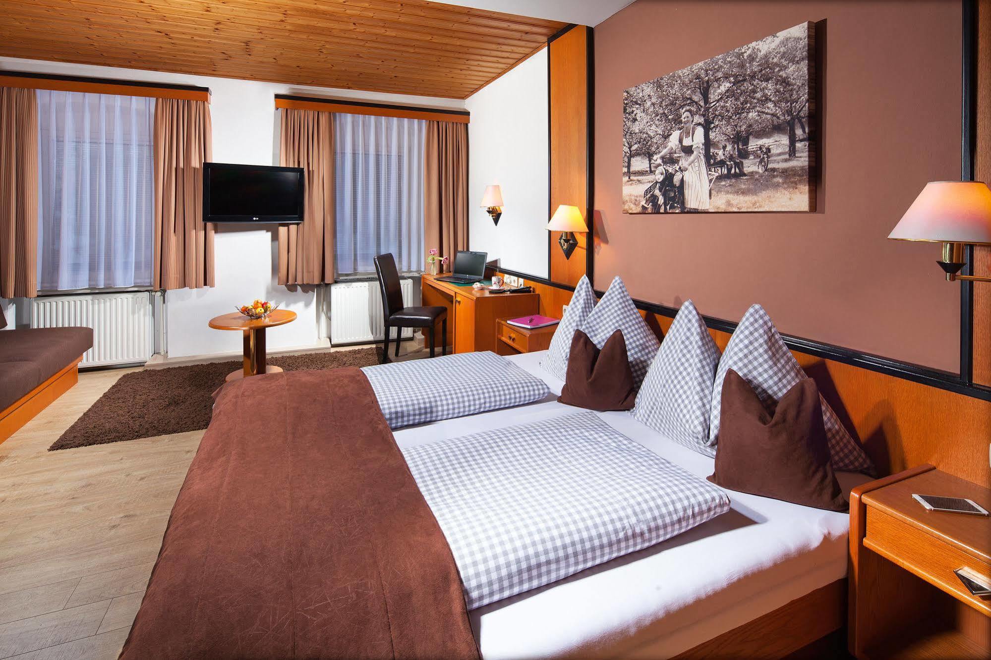 Hotel Apartment Auwirt Hallein Buitenkant foto