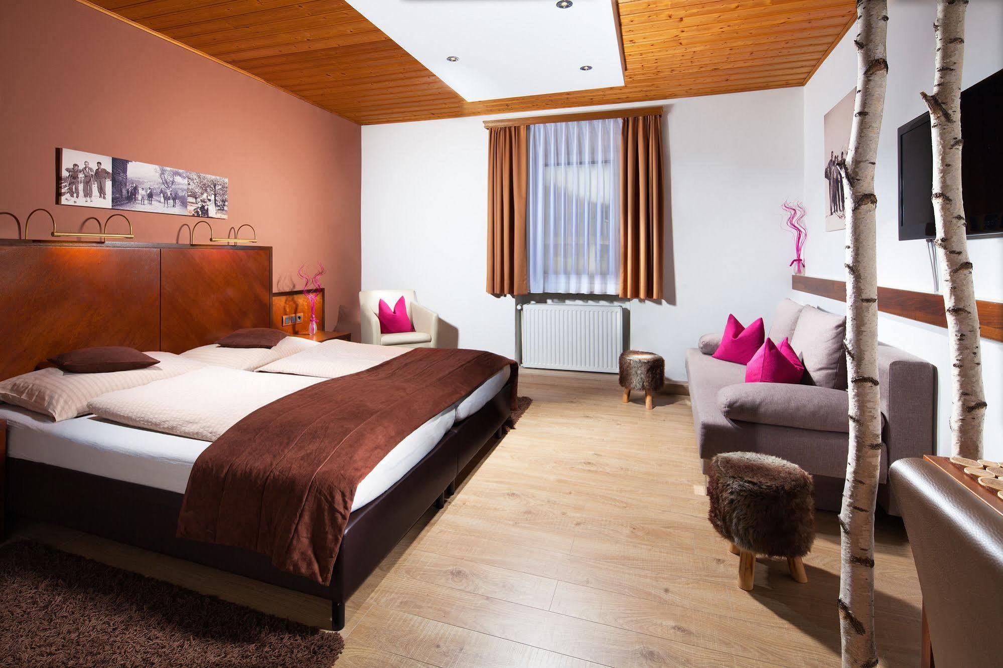 Hotel Apartment Auwirt Hallein Buitenkant foto