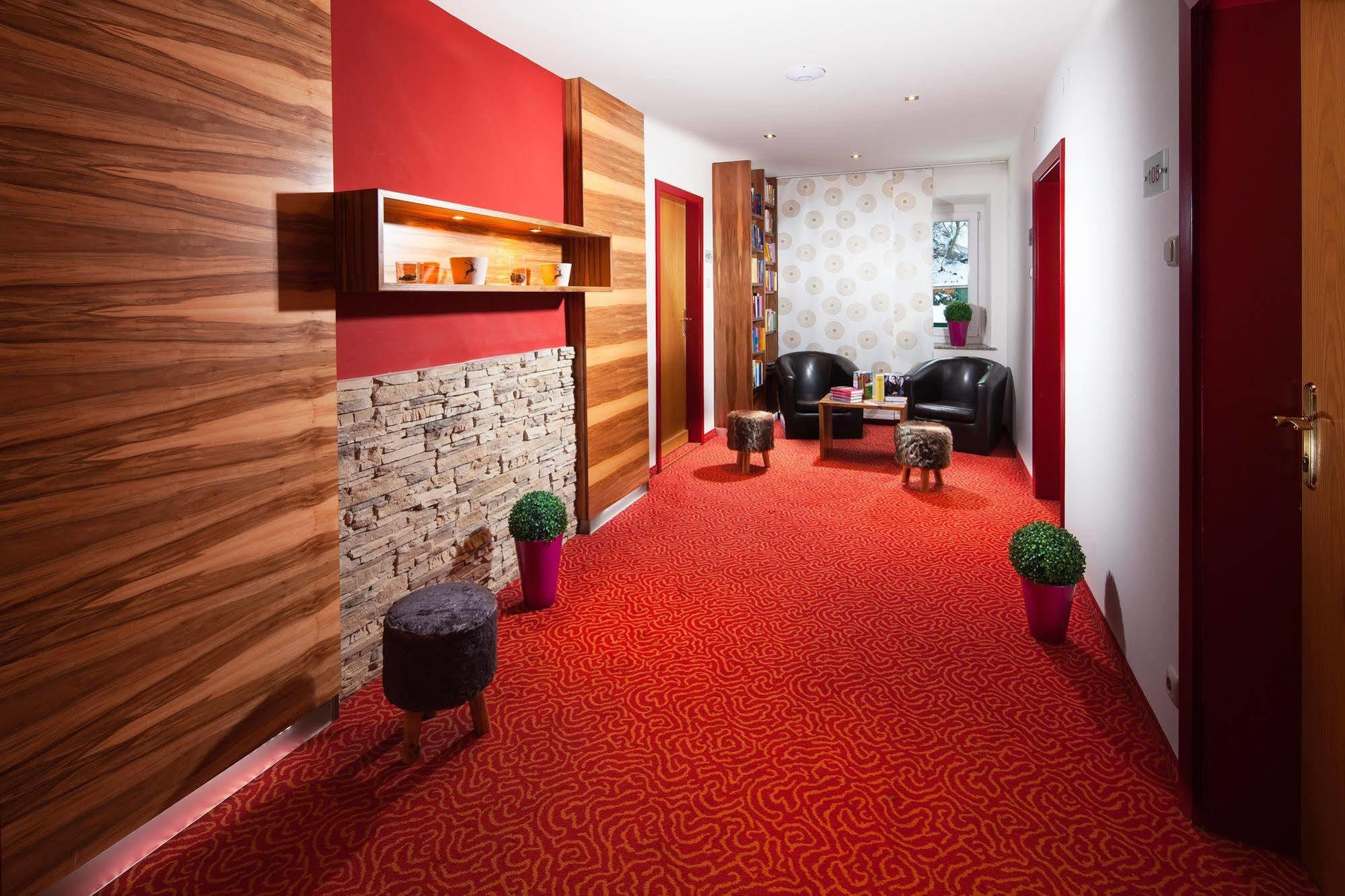 Hotel Apartment Auwirt Hallein Buitenkant foto