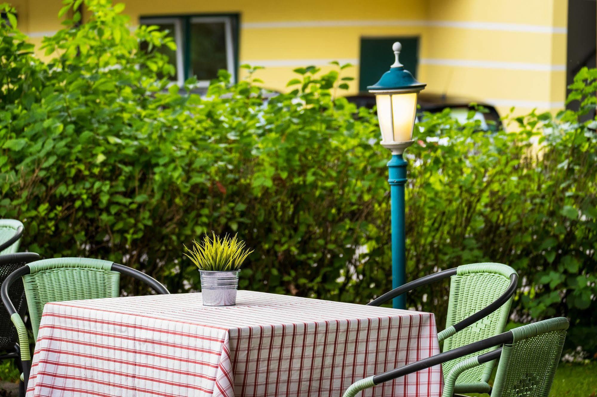 Hotel Apartment Auwirt Hallein Buitenkant foto