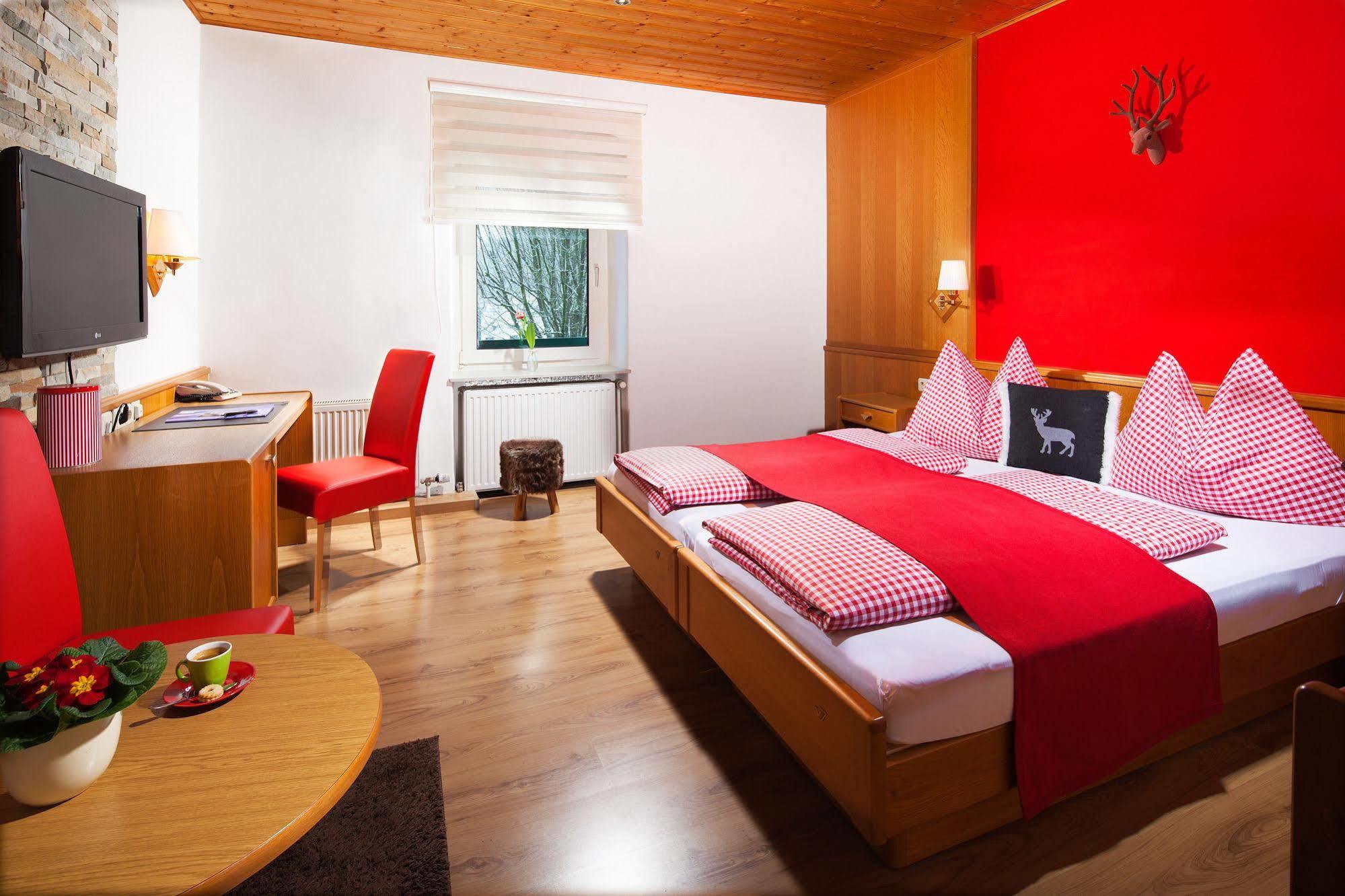 Hotel Apartment Auwirt Hallein Buitenkant foto