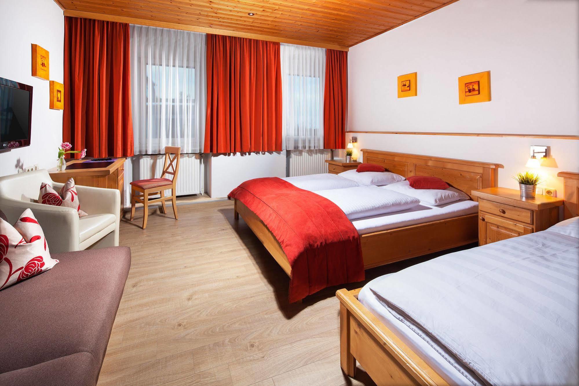 Hotel Apartment Auwirt Hallein Buitenkant foto