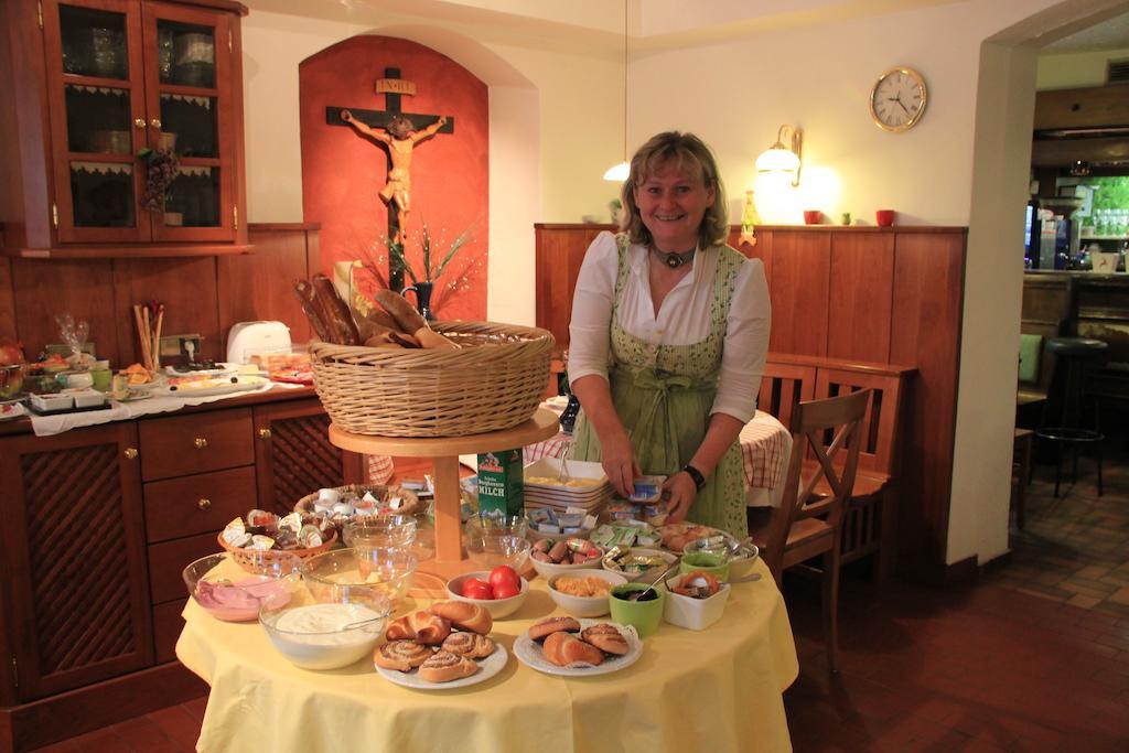 Hotel Apartment Auwirt Hallein Buitenkant foto